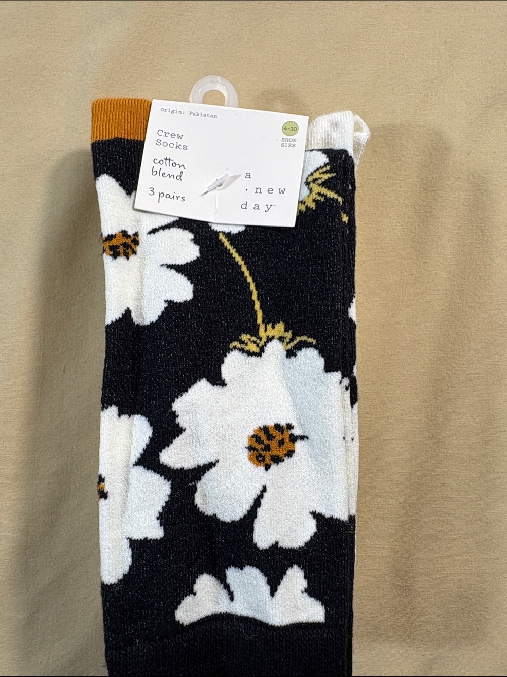 A New Day NWT Floral Crew Socks 3 Pairs Set Cotton Blend Multi Pattern Size 4-10
